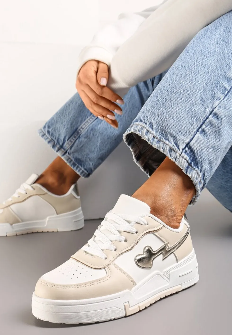 Beżowe Sznurowane Sneakersy na Grubej Podeszwie z Brokatowym Zdobieniem Anaieli