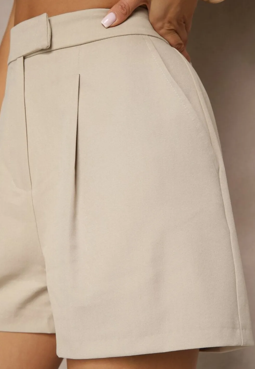 Beżowe Szorty High Waist z Wiskozą o Garniturowym Kroju z Zakładkami Zavierisa