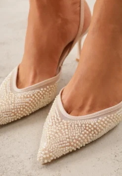 Beżowe Szpilki z Paskiem w Typie Slingback z Cholewką z Siateczki i Koralikami Carilriane