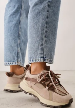 Beżowe Zamszowe Sneakersy w Stylu Chunky z Podwójnym Wiązaniem i Perforacją Kildei