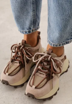 Beżowe Zamszowe Sneakersy w Stylu Chunky z Podwójnym Wiązaniem i Perforacją Kildei