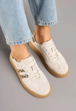 Beżowe Zamszowe Sneakersy w Stylu Kultowych Tenisówek ze Skórzaną Wkładką i Wzorem w Panterkę Tenannia
