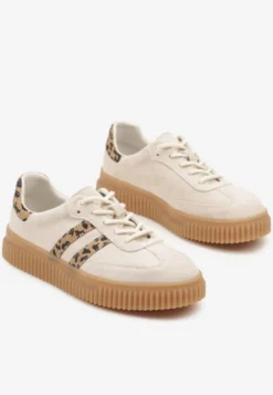Beżowe Zamszowe Sneakersy w Stylu Kultowych Tenisówek ze Skórzaną Wkładką i Wzorem w Panterkę Tenannia