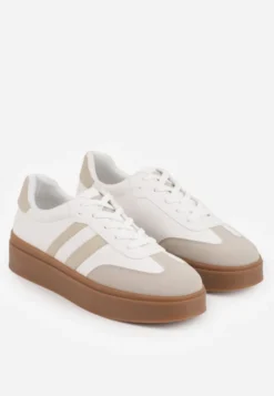 Beżowo-Białe Sneakersy Tenisówki Ozdobione Paskami Sovresia