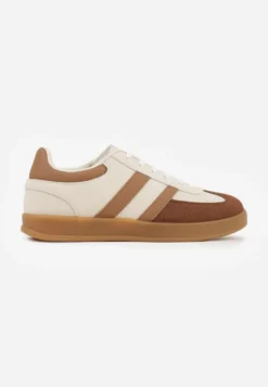 Beżowo-Białe Sneakersy w Stylu Klasycznych Tenisówek Zdobione Przeszyciami Ivelfia