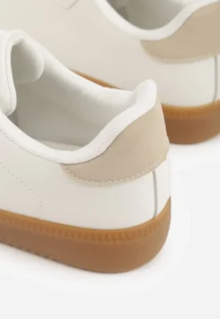 Beżowo-Białe Sneakersy w Stylu Tenisówek z Paskami Danareth