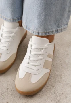 Beżowo-Białe Sneakersy w Stylu Tenisówek z Paskami Danareth