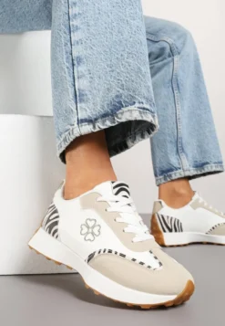 Beżowo-Białe Sneakersy z Zeberkowym Zdobieniami i Delikatnym Haftem Alisella