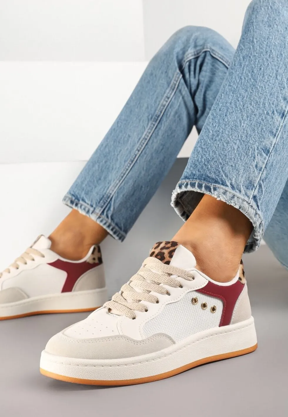 Beżowo-Bordowe Streetwearowe Sneakersy Zdobione Przeszyciami Neonisea