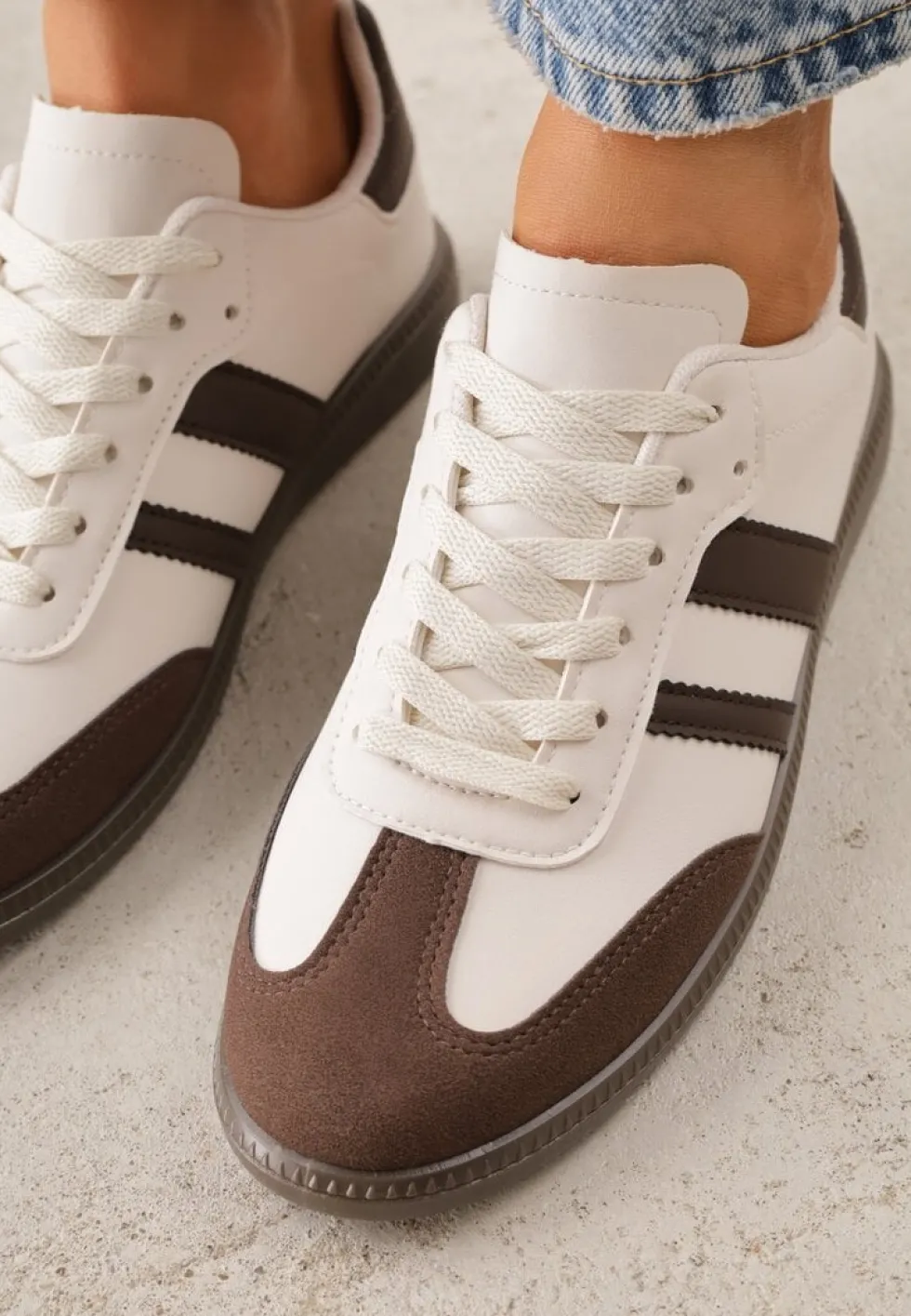 Beżowo-Brązowe Casualowe Sneakersy na Płaskiej Podeszwie z Paskami Jereria