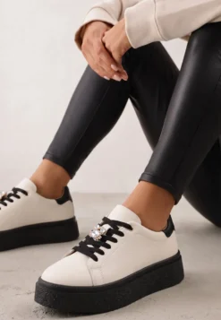 Beżowo-Czarne Minimalistyczne Sneakersy Skórzane na Platformie z Aplikacją z Cyrkoniami Gorisa