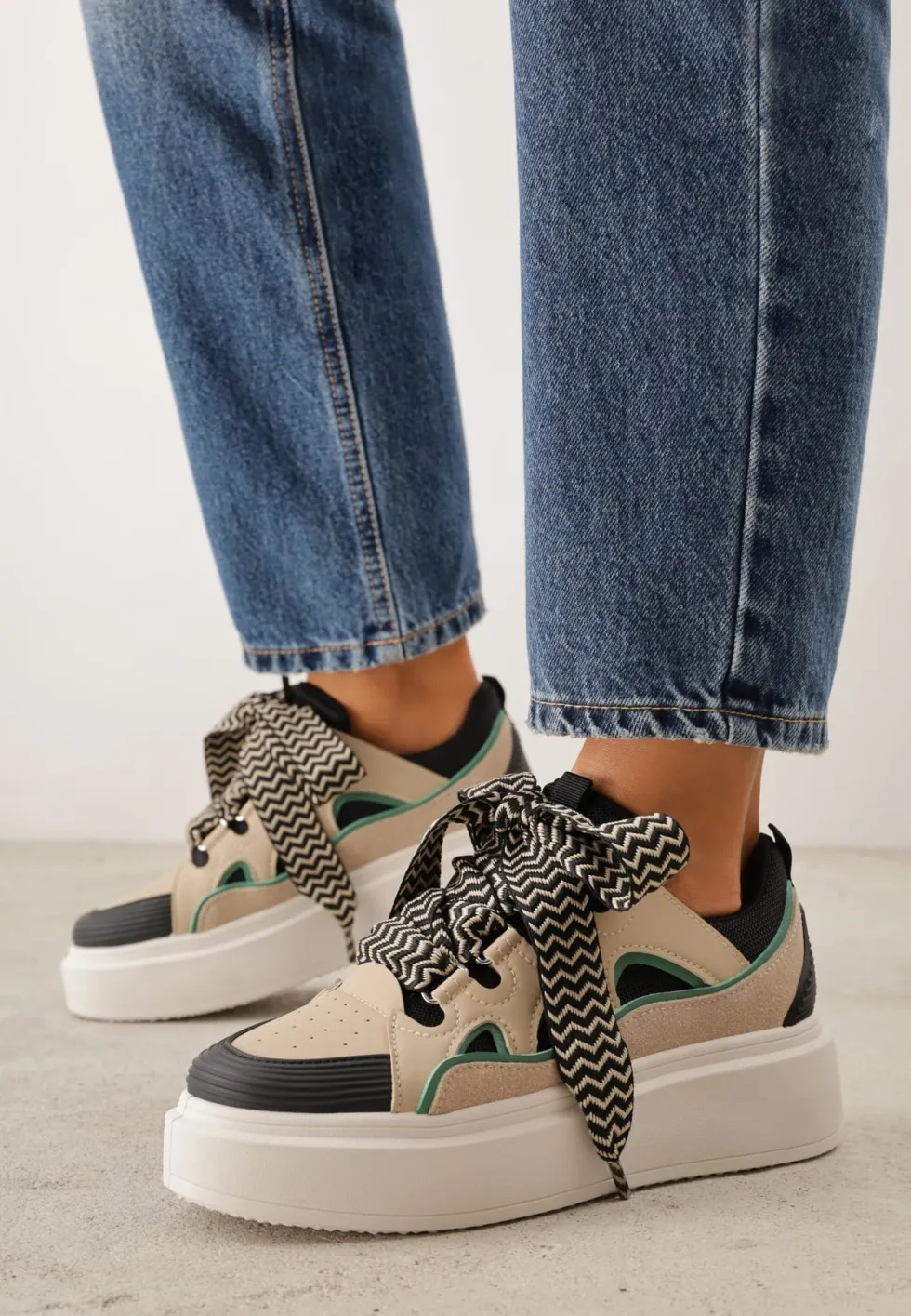 Beżowo-Czarne Sneakersy na Platformie Nazario