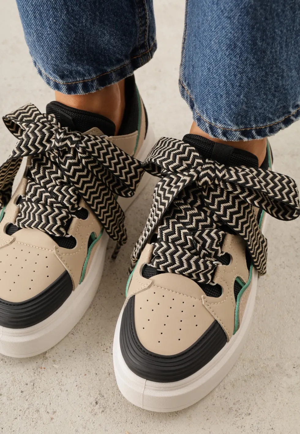 Beżowo-Czarne Sneakersy na Platformie Nazario