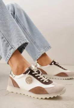 Beżowo-Złote Sneakersy ze Skóry Naturalnej Ozdobione Metaliczną Aplikacją Tidina