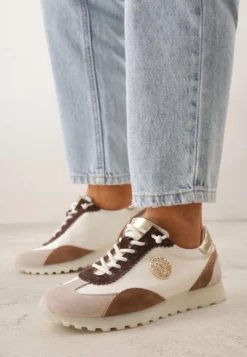 Beżowo-Złote Sneakersy ze Skóry Naturalnej Ozdobione Metaliczną Aplikacją Tidina