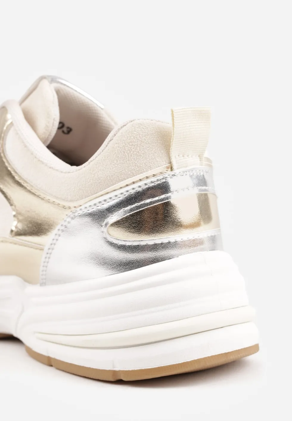 Beżowo-Złote Sznurowane Sneakersy Ozdobione Metaliczną Wstawką Kizria
