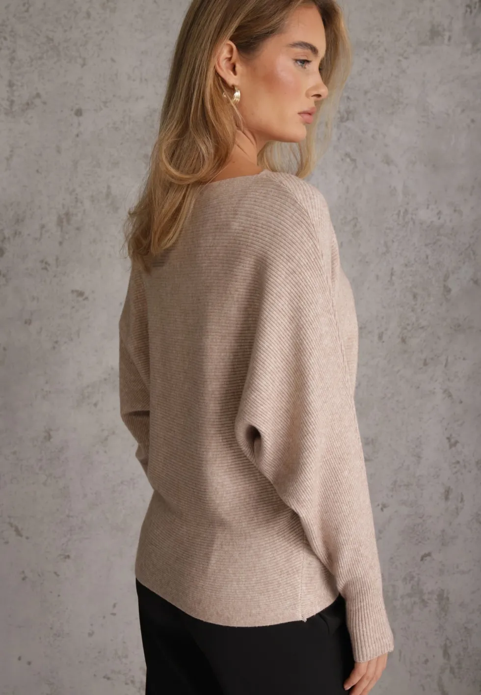 Beżowy Basic Sweter Nietoperz z Wiskozą Rosanel