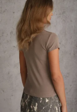 Beżowy Minimalistyczny T-shirt z Wiskozy ze Stójką Osessa