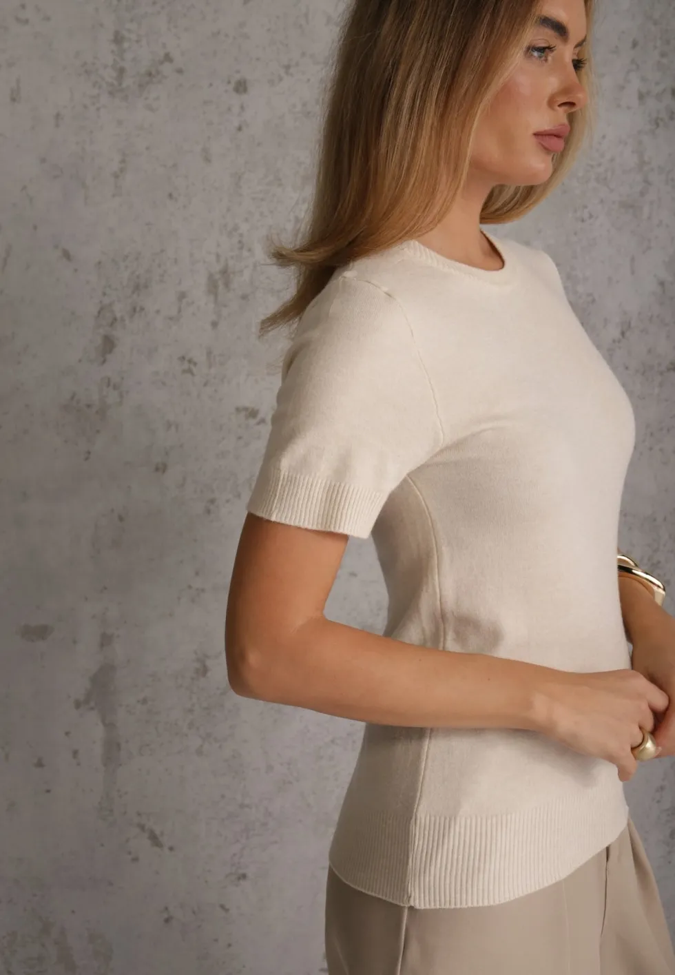 Beżowy Sweter Dzianinowa Bluzka z Krótkim Rękawem z Wiskozą Pewloma