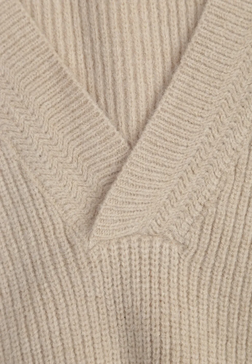 Beżowy Sweter ze Szpiczastym Dekoltem Labra