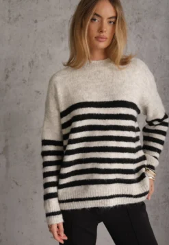 Beżowy Sweter Zimowy w Paski z Wełną Oversize Feoriada