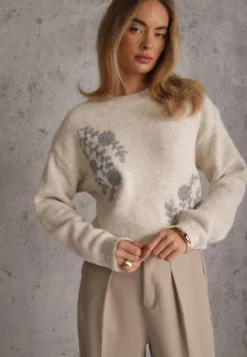 Beżowy Sweter Zimowy z Motywem Kwiatów z Wełną Karmira