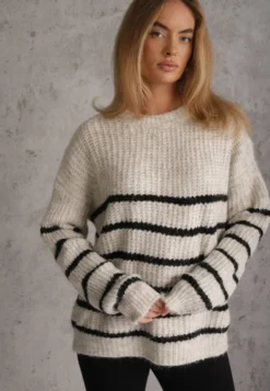 Beżowy Sweter z Wełną Oversize na Zimę w Poziome Paski Ulianna