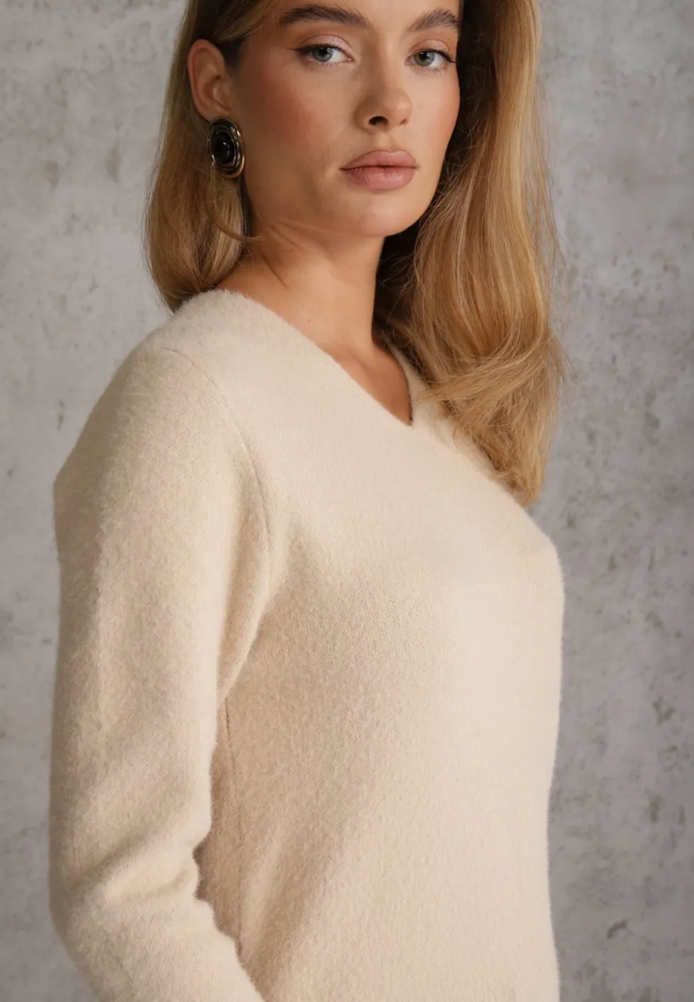 Beżowy Sweter z Wełną w Minimalistycznym Stylu Joslina