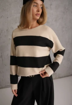 Beżowy Sweter z Wełną w Szerokie Paski Gordaina