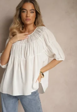 Biała Bluzka z Wiskozą o Fasonie Oversize z Gumkami w Ramionach Alirona