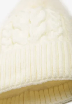Biała Czapka Beanie z Ozdobnym Pomponem Norirra