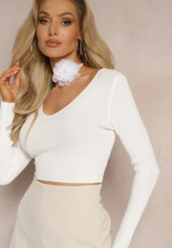 Biała Prążkowana Bluzka o Krótkim Fasonie Choker z Kwiatem w Komplecie Laindera