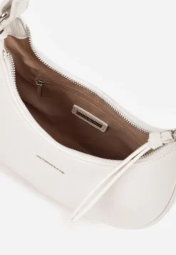 Biała Torebka Bagietka w Kształcie Półksiężyca z Paskiem Crossbody Dianialla