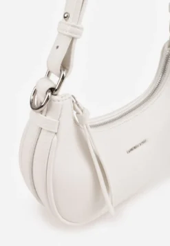 Biała Torebka Bagietka w Kształcie Półksiężyca z Paskiem Crossbody Dianialla