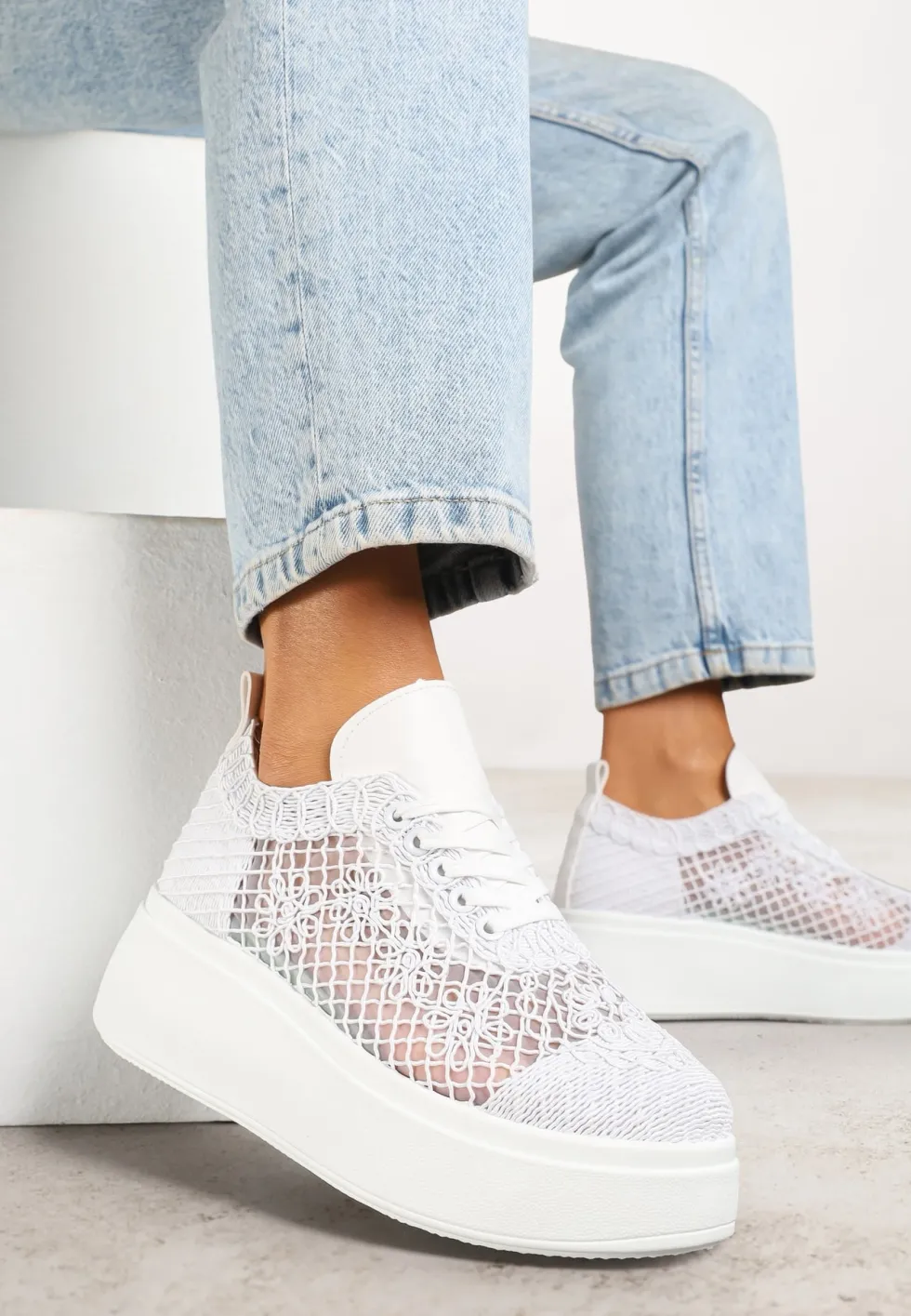 Białe Ażurowe Sneakersy Vices na Platformie Halvisa