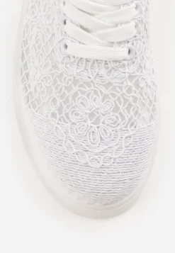 Białe Ażurowe Sneakersy Vices na Platformie Halvisa