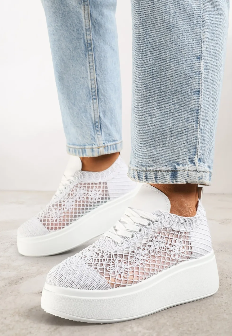 Białe Ażurowe Sneakersy Vices na Platformie Halvisa
