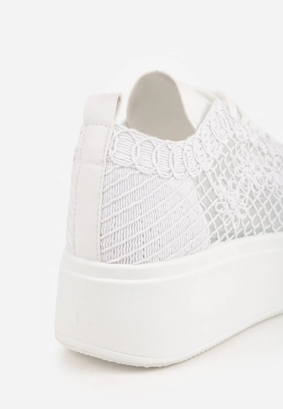 Białe Ażurowe Sneakersy Vices na Platformie Halvisa