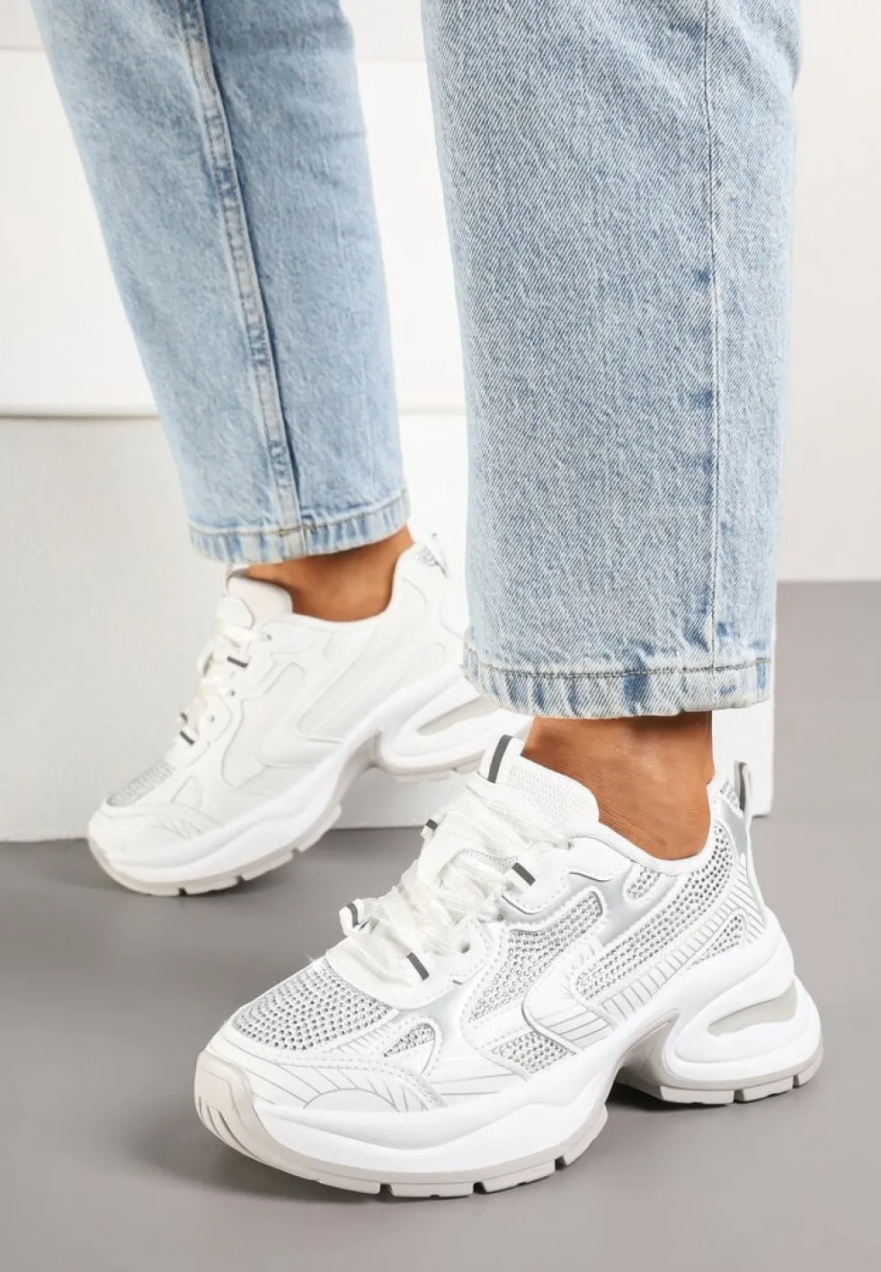Białe Brokatowe Sneakersy w Streetwearowym Stylu na Piankowej Podeszwie Felindris