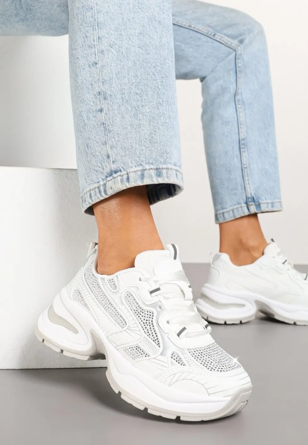 Białe Brokatowe Sneakersy w Streetwearowym Stylu na Piankowej Podeszwie Felindris
