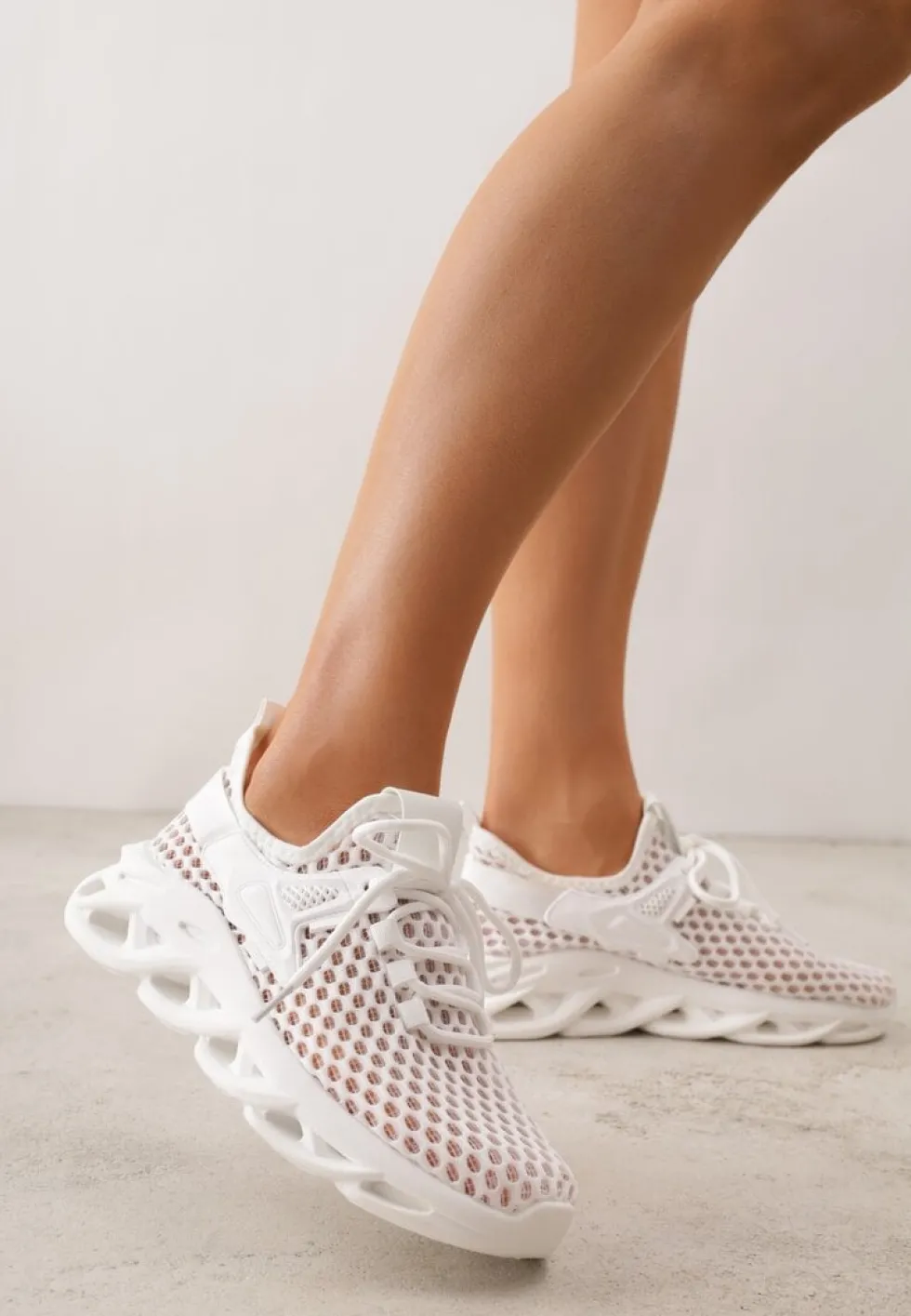 Białe Buty Sportowe Sneakersy na Platformie Ozdobionej Tłoczeniem Teliriella