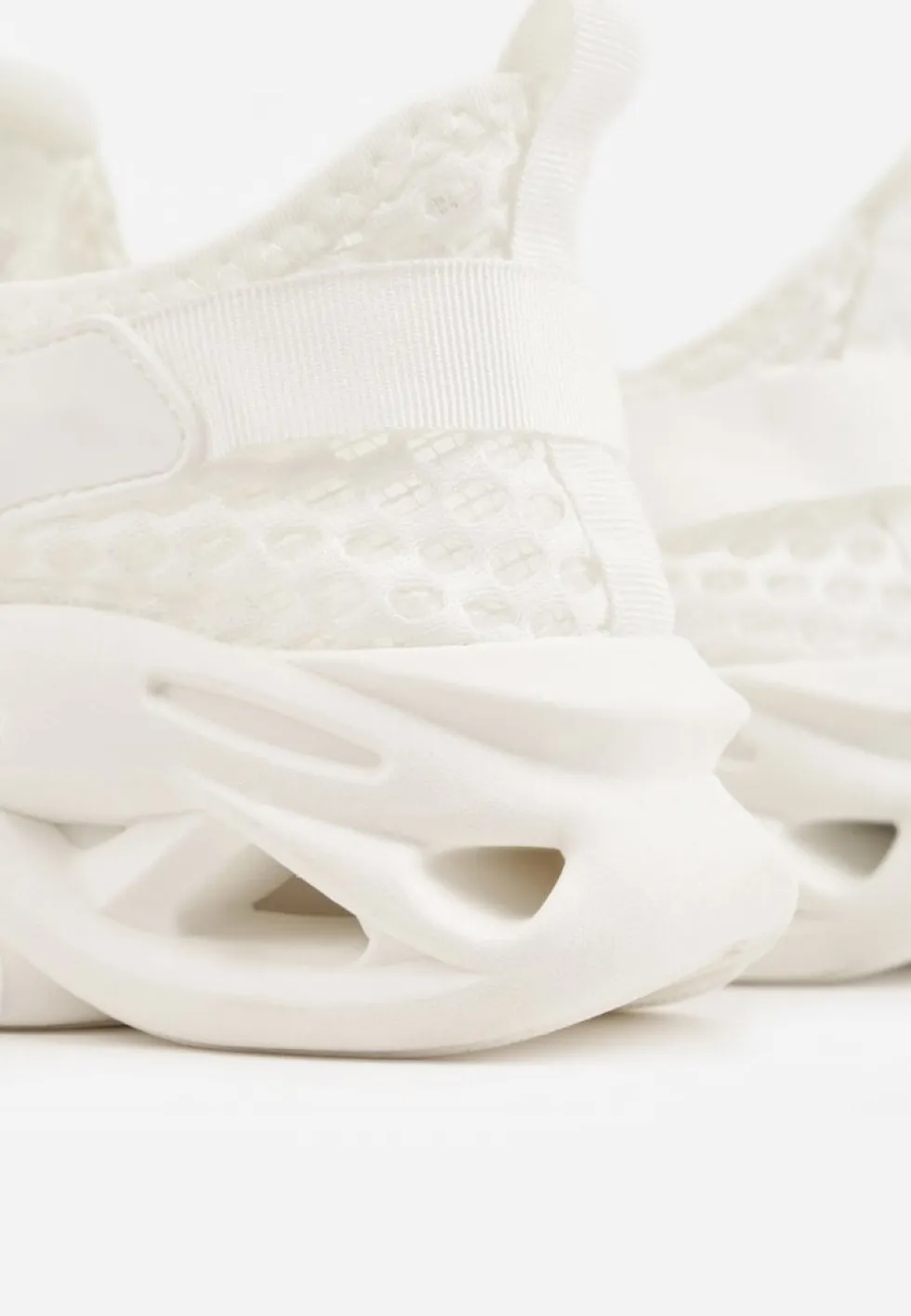Białe Buty Sportowe Sneakersy na Platformie Ozdobionej Tłoczeniem Teliriella