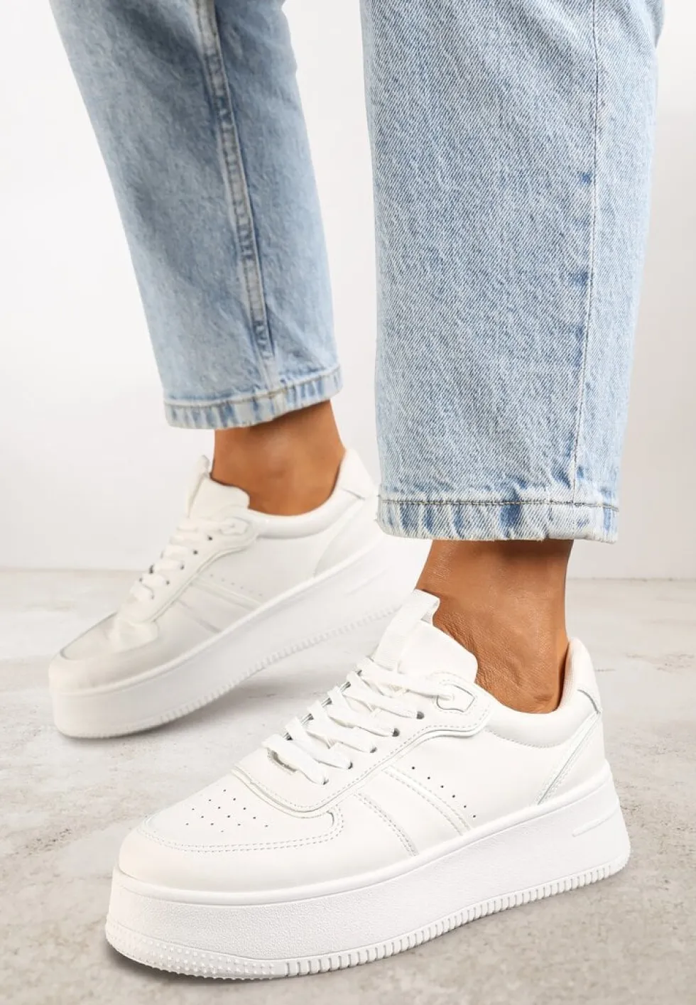 Białe Casualowe Sneakersy Vices na Niskiej Platformie Torila