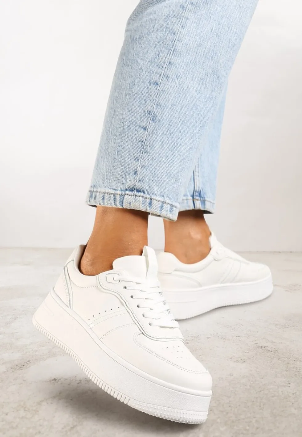 Białe Casualowe Sneakersy Vices na Niskiej Platformie Torila