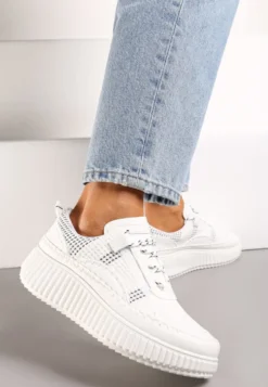 Białe Casualowe Sneakersy z Wiązaniem na Wzorzystej Grubej Podeszwie Aniata