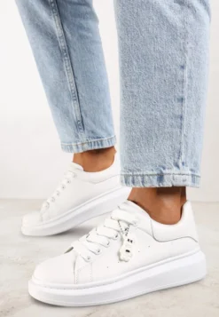 Białe Casualowe Sneakersy z Zawieszką Misiem Ulevidia