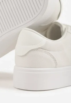 Białe Chunky Sneakersy na Tłoczonej Platformie Trianne
