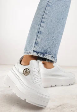 Białe Chunky Sneakersy Vices na Platformie z Okrągłym Detalem Sedvira