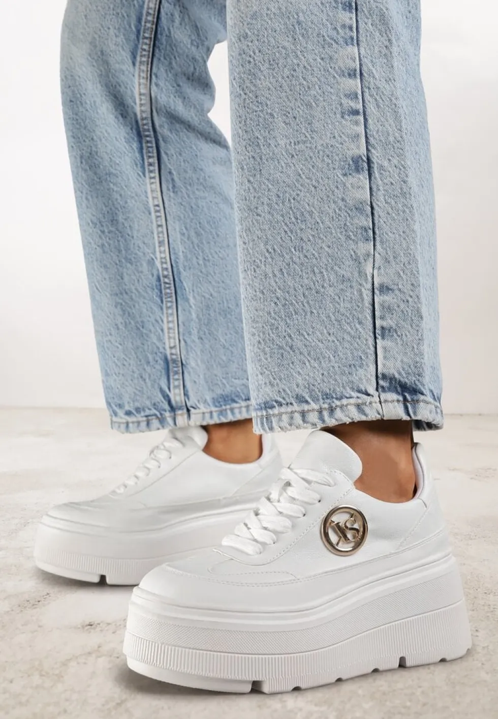 Białe Chunky Sneakersy Vices na Platformie z Okrągłym Detalem Sedvira