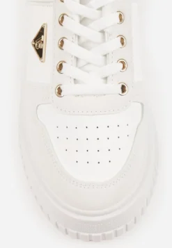 Białe Chunky Sneakersy z Trójkątną Aplikacją VICES na Platformie Cezaline
